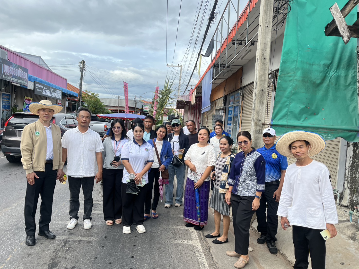 พช.กระนวน : ร่วมขบวนแห่อนุโมทนาบุญกฐิน เพื่อสมทบทุนบูรณปฏิสังขรณ์วัดและสืบสานพระพุทธศาสนา