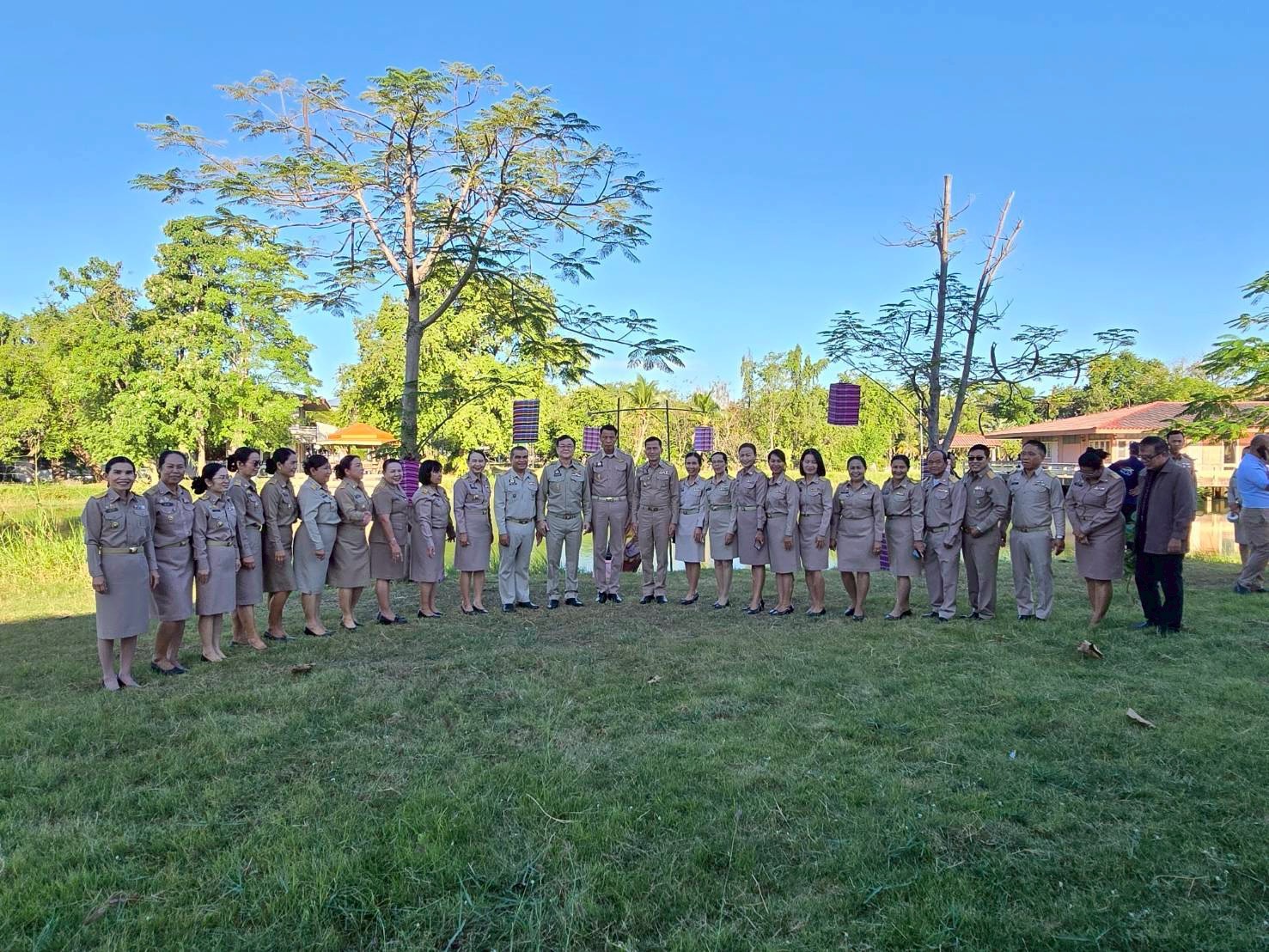 พช.กระนวน : ร่วมเปิดจวน ผู้ว่าฯ ขอนแก่น จัดกิจกรรม Kick off "ผู้นำทำก่อน" ชูการปลูกผักสวนครัว สร้าง "Good & Food Security" น้อมนำแนวพระราชดำริฯ สู่การปฏิบัติ