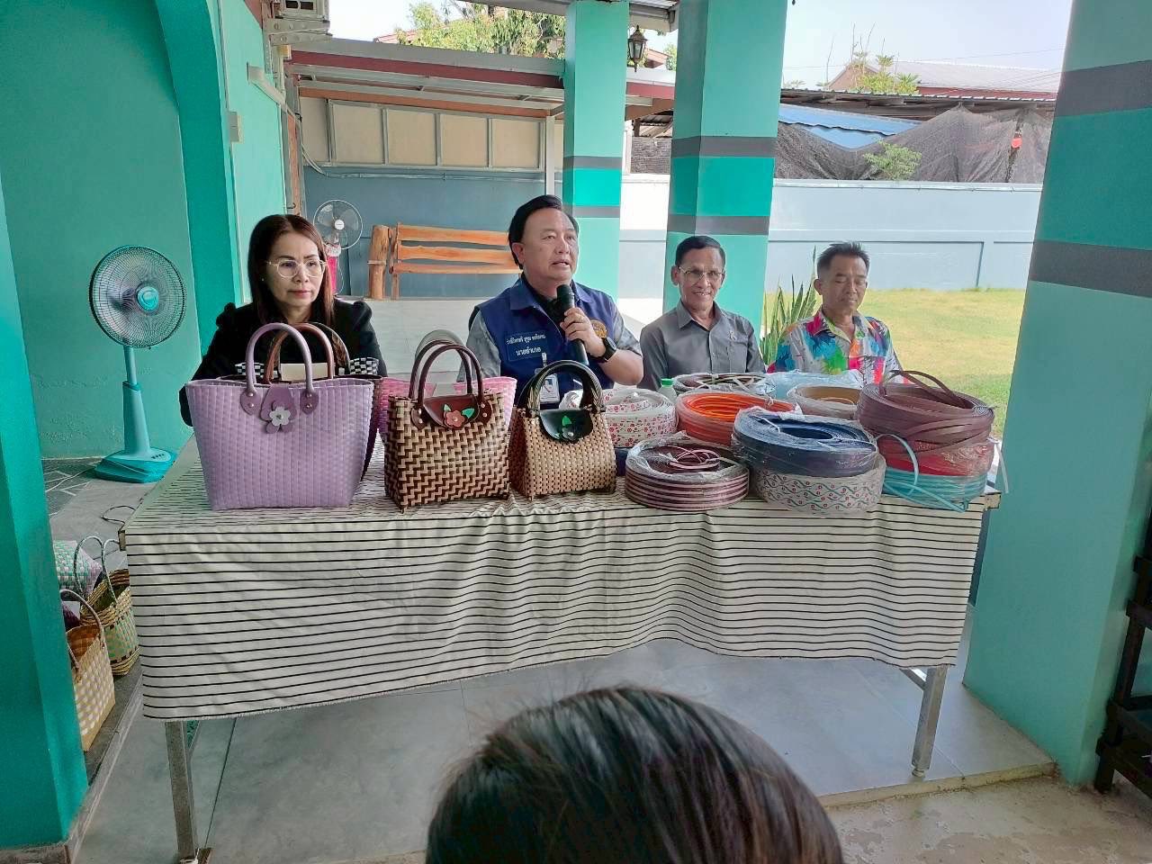 พช.กระนวน : ลงพื้นที่ส่งเสริมกิจกรรม “นายอำเภอพาเที่ยว” และ "พัฒนาการอำเภอพาเลาะ" ติดตามการดำเนินงานของกลุ่มอาชีพกองทุนพัฒนาบทบาทสตรี