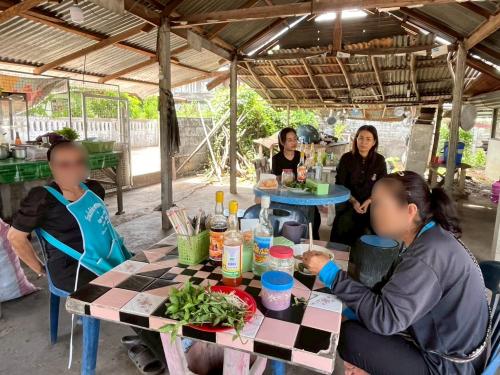 พช.กระนวน : ลงพื้นที่ติดตามหนี้ที่เกินกำหนดชำระกองทุนพัฒนาบทบาทสตรี
